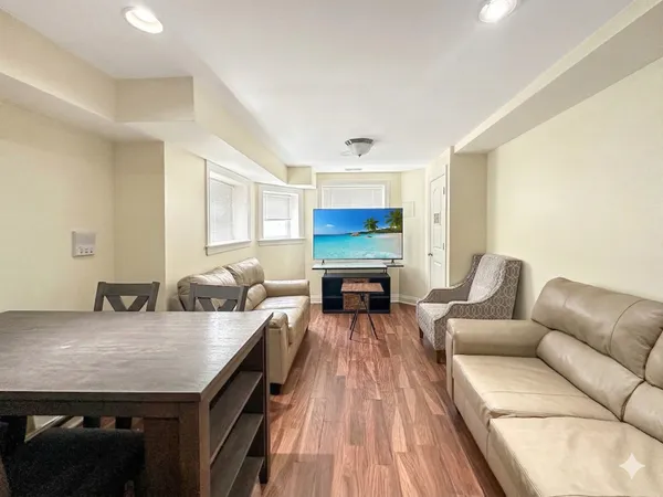 $2,000 | 7611 North Sheridan Road, Unit GS, Chicago, IL 60626