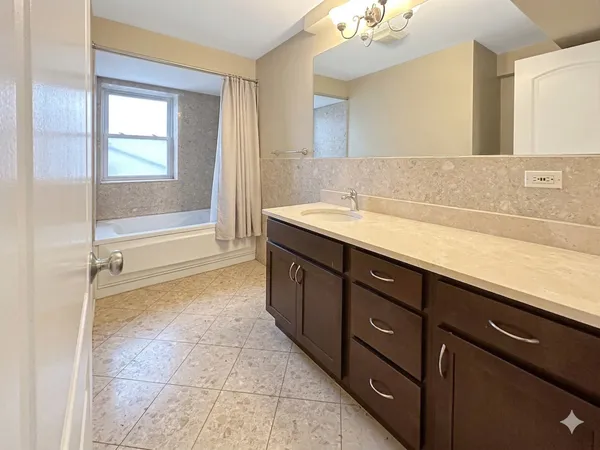 $2,000 | 7611 North Sheridan Road, Unit GS, Chicago, IL 60626
