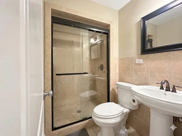 $2,000 | 7611 North Sheridan Road, Unit GS, Chicago, IL 60626