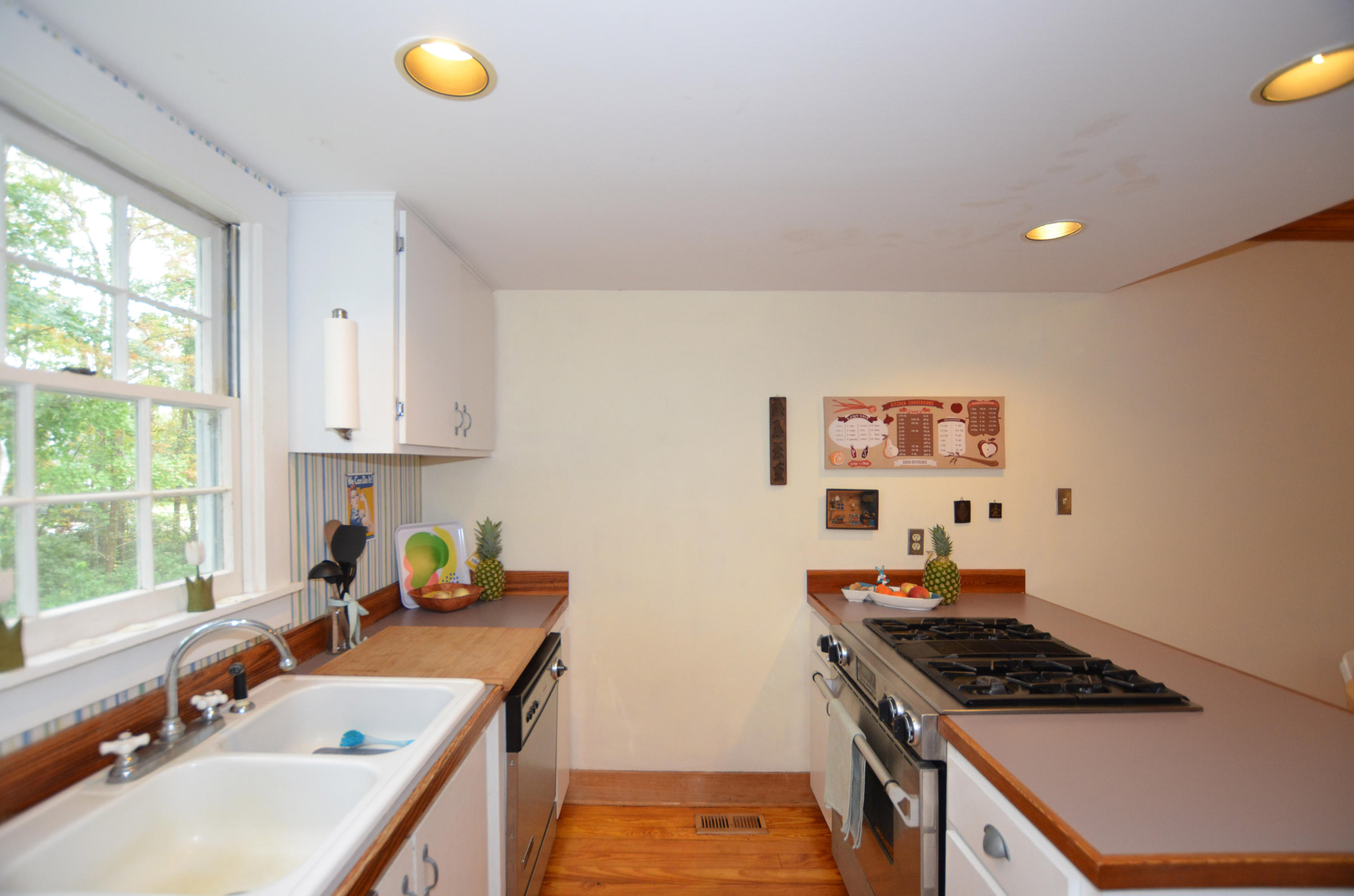 10049 South Carolina Road McClellanville, SC 29458 - Photo 12 of 21 10-Kitchen2