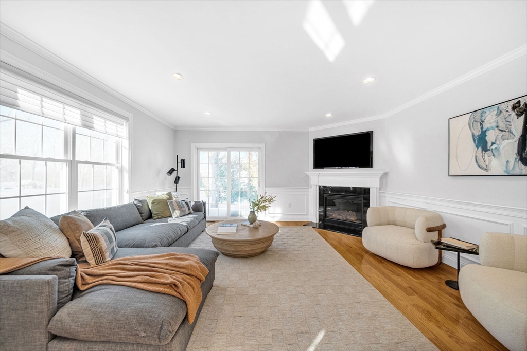 385 Hillside Avenue Needham, MA 02494 - Photo 11 of 37