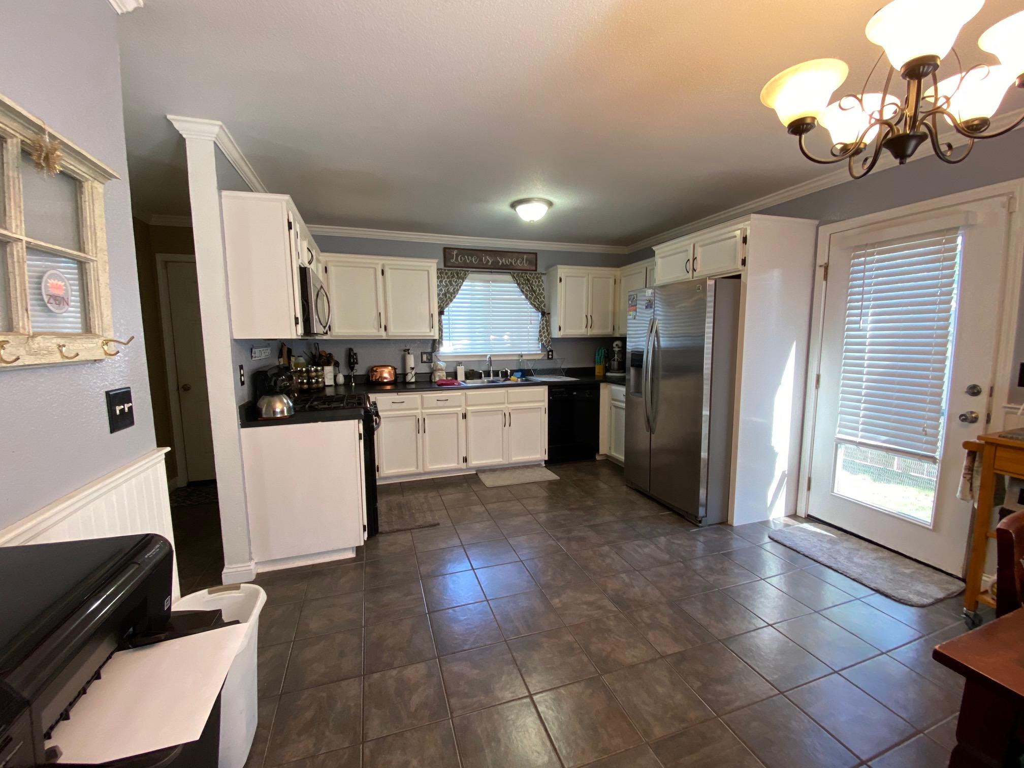 107 Berkeley Street Rio Dell, CA 95562 - Photo 11 of 33