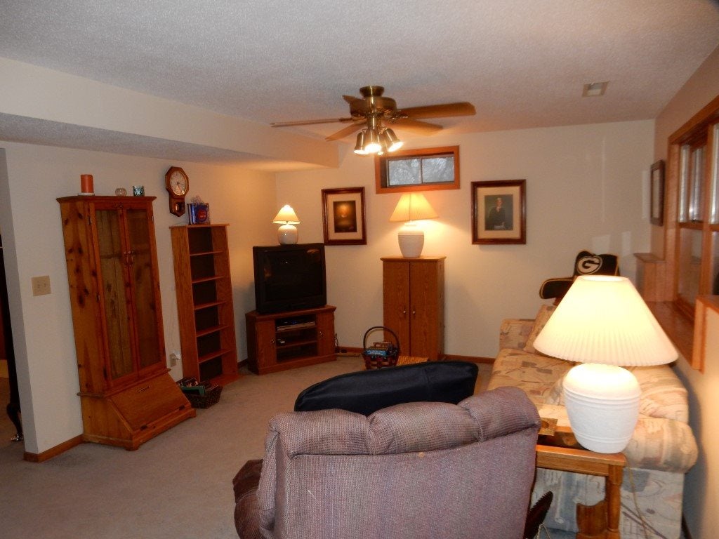 3945 Spring Street Northeast Solon, IA 52333 - Photo 15 of 25 Gallery Image 15