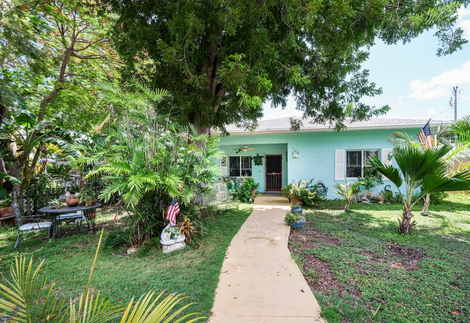 124 1st Road Key Largo, FL 33037 - Photo 2 of 25 Front