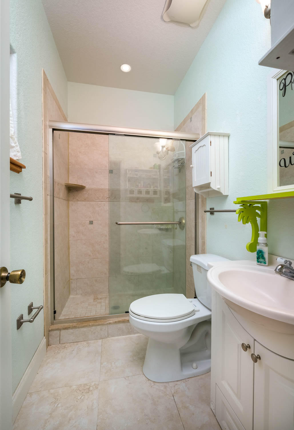 124 1st Road Key Largo, FL 33037 - Photo 15 of 25 Master Bathroom