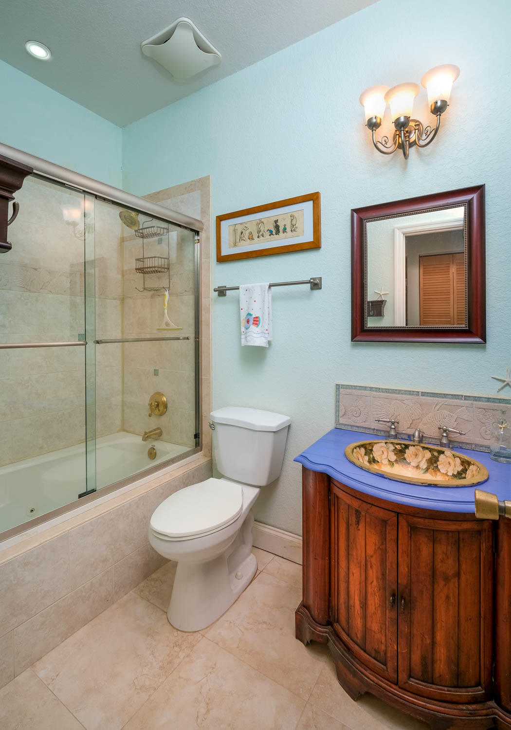 124 1st Road Key Largo, FL 33037 - Photo 18 of 25 Guest Bathroom