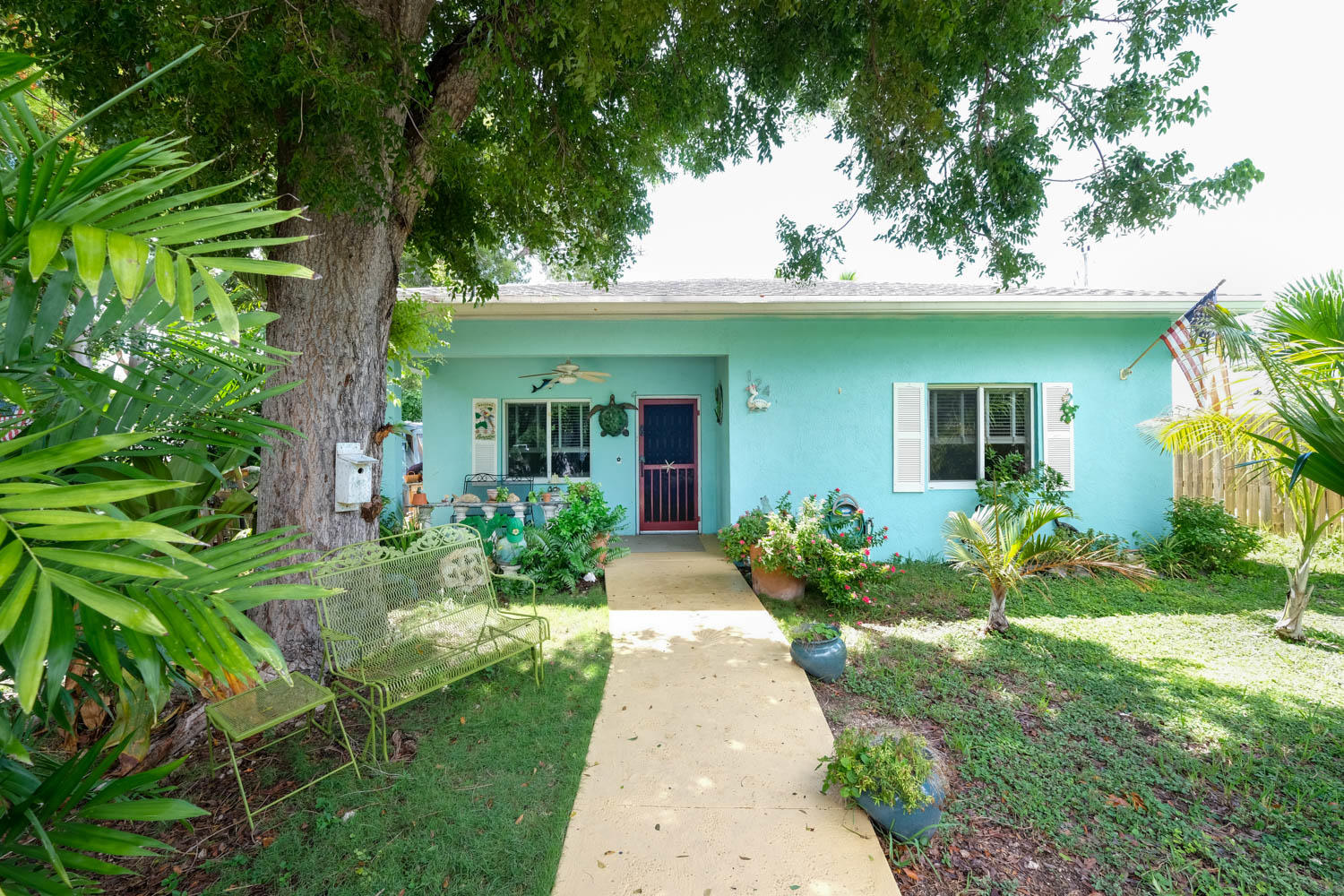 124 1st Road Key Largo, FL 33037 - Photo 3 of 25 Front