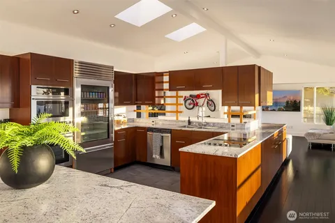 $1,999,999 | 15733 25th Avenue Southwest, Burien, WA 98166