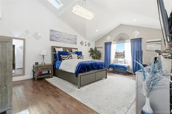 $879,999 | 23 Haide Place, East Islip, NY 11730