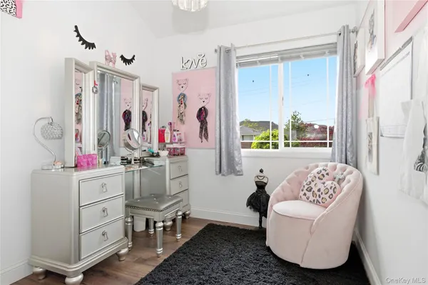 $879,999 | 23 Haide Place, East Islip, NY 11730