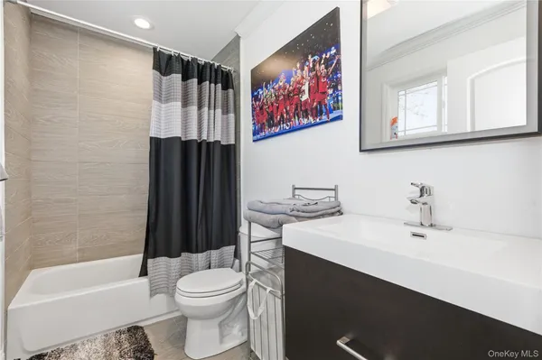 $879,999 | 23 Haide Place, East Islip, NY 11730