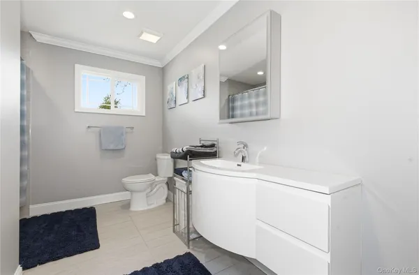 $879,999 | 23 Haide Place, East Islip, NY 11730