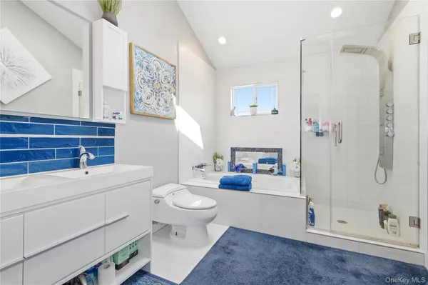 $879,999 | 23 Haide Place, East Islip, NY 11730