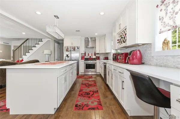 $879,999 | 23 Haide Place, East Islip, NY 11730