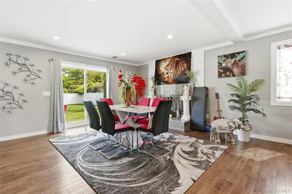 $879,999 | 23 Haide Place, East Islip, NY 11730