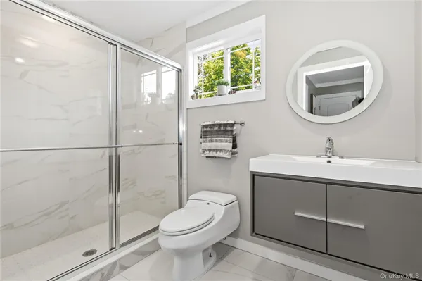 $879,999 | 23 Haide Place, East Islip, NY 11730