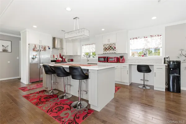 $879,999 | 23 Haide Place, East Islip, NY 11730