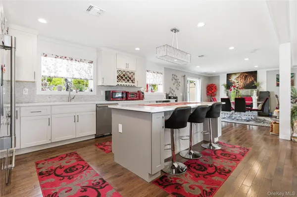 $879,999 | 23 Haide Place, East Islip, NY 11730