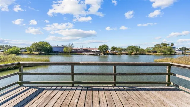 $559,900 | 616 East Shore Drive, Kemah, TX 77565