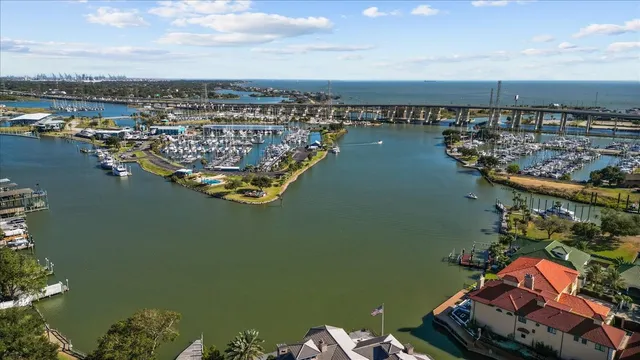 $559,900 | 616 East Shore Drive, Kemah, TX 77565