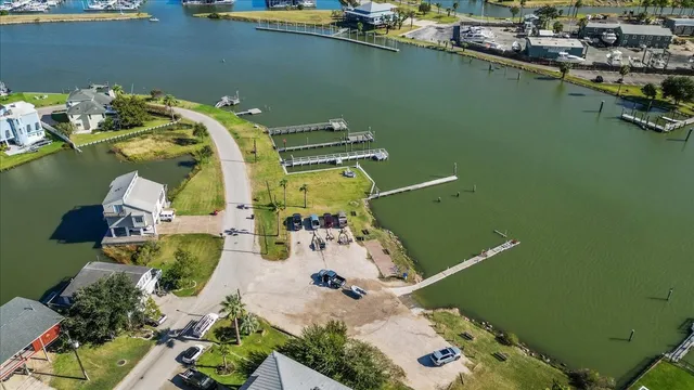 $559,900 | 616 East Shore Drive, Kemah, TX 77565