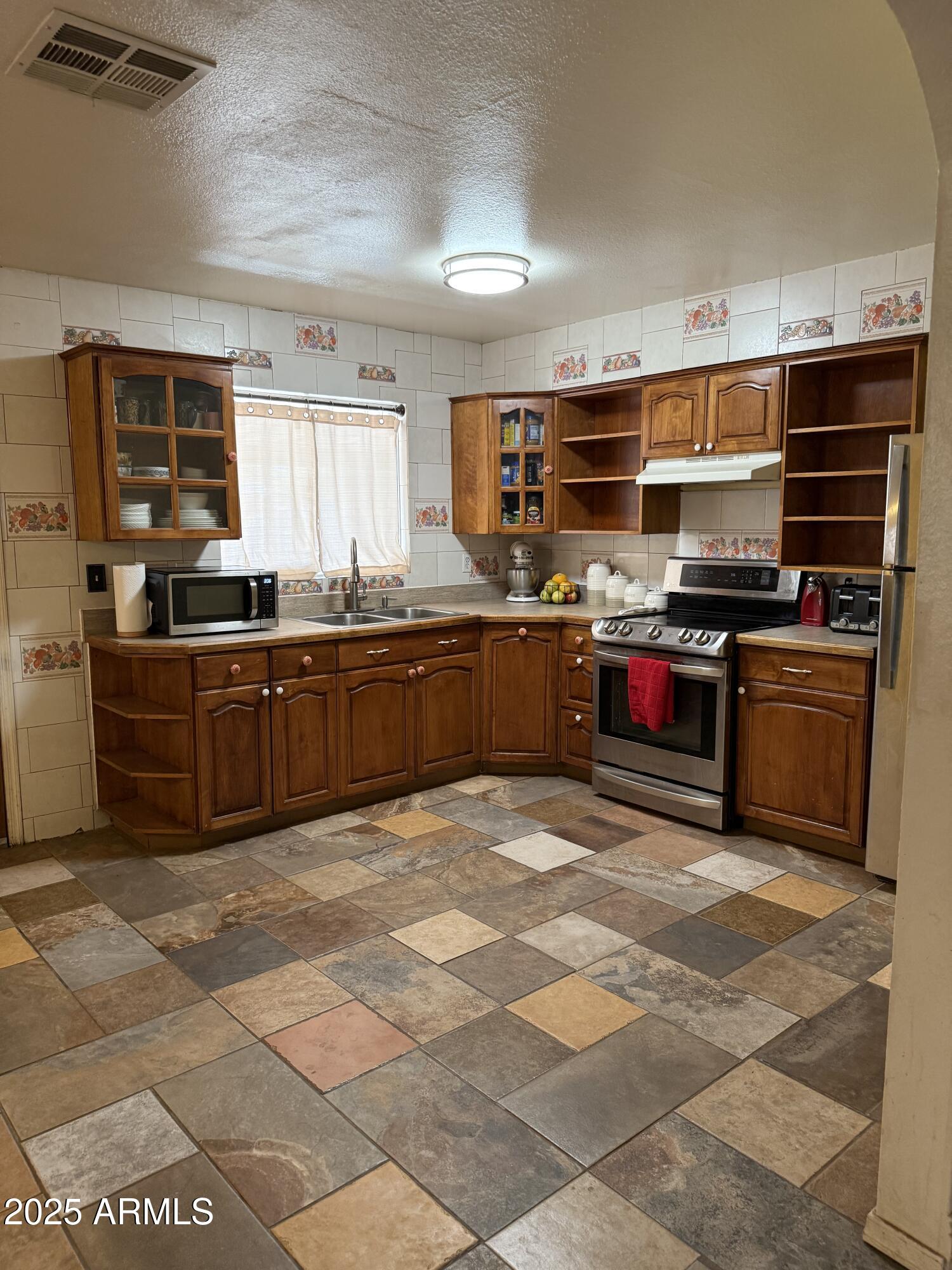 1627 West Carson Road Phoenix, AZ 85041 - Photo 12 of 25 IMG_6663