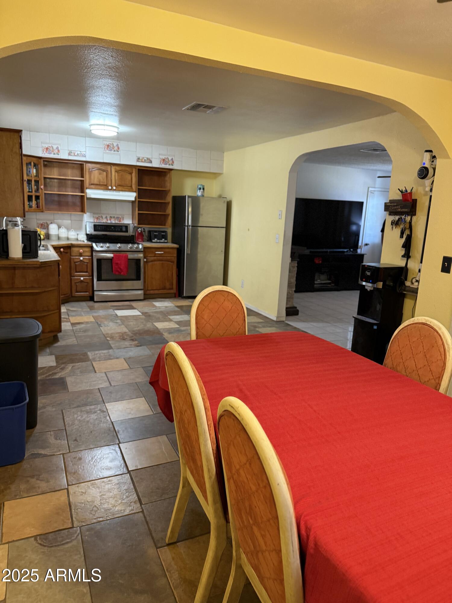 1627 West Carson Road Phoenix, AZ 85041 - Photo 8 of 25 IMG_6659