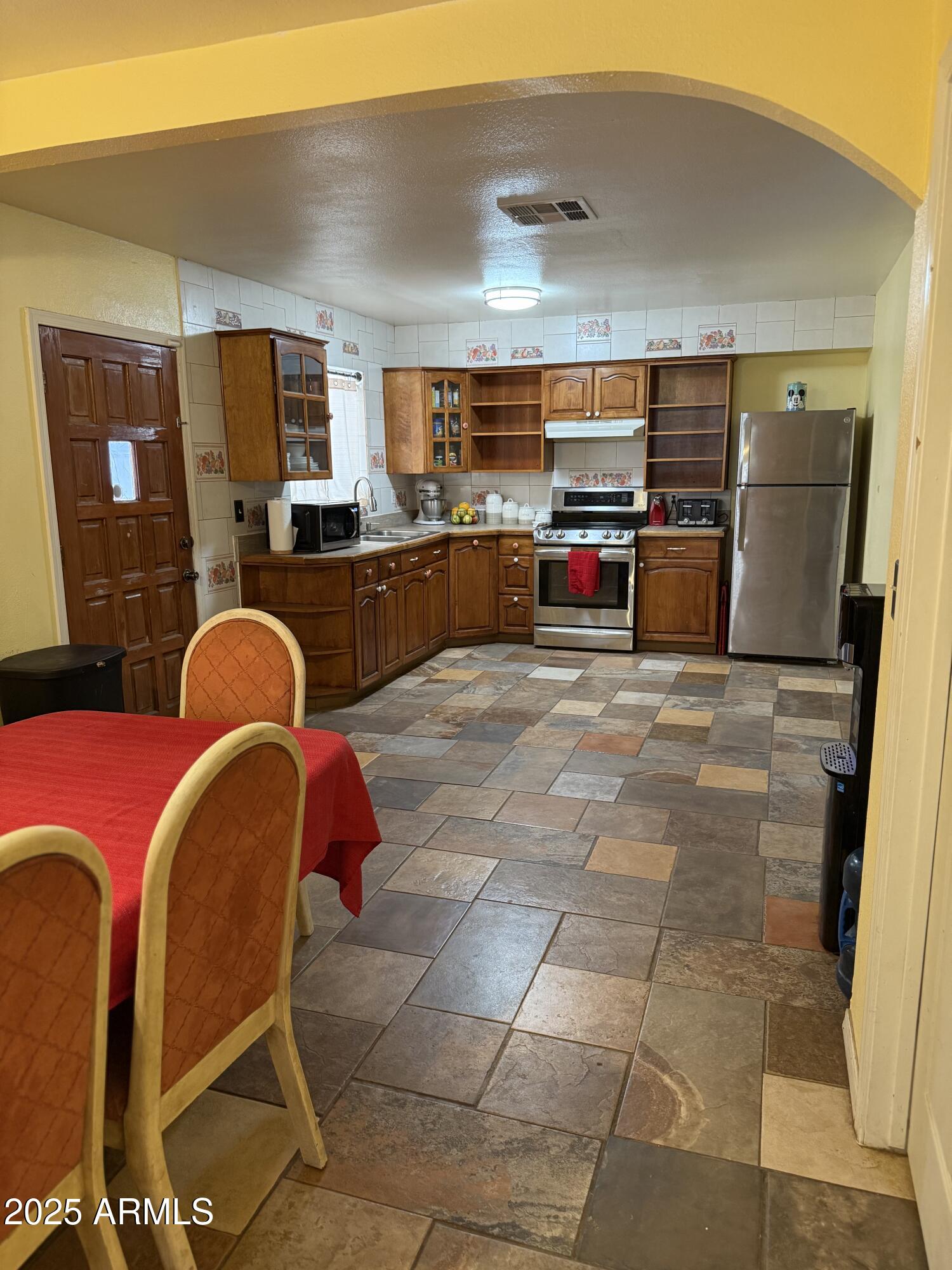 1627 West Carson Road Phoenix, AZ 85041 - Photo 9 of 25 IMG_6657