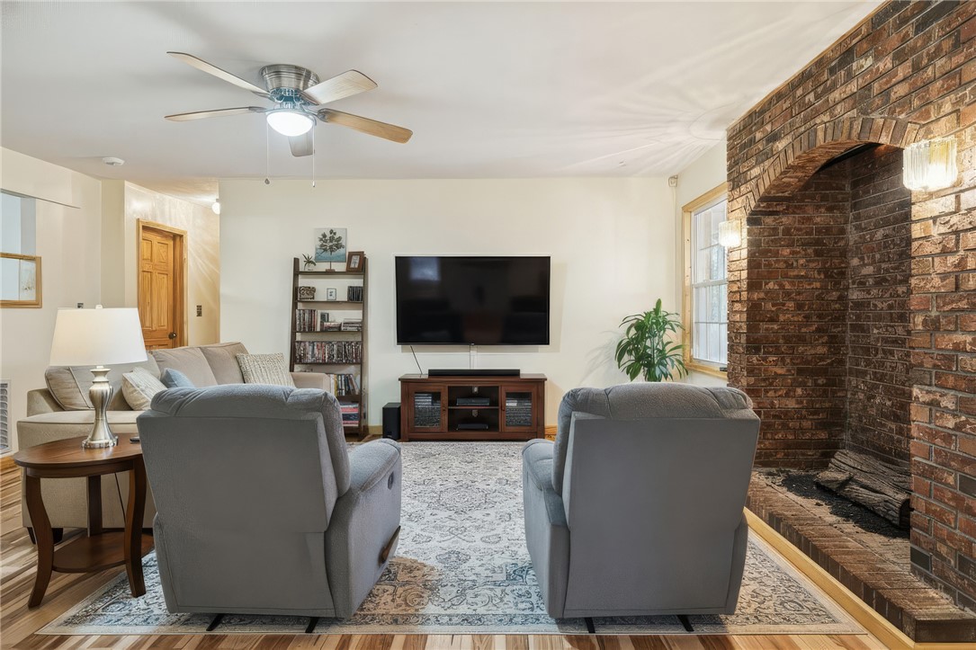113 Harborough Road Anderson, SC 29625 - Photo 7 of 27 Virtually staged family room