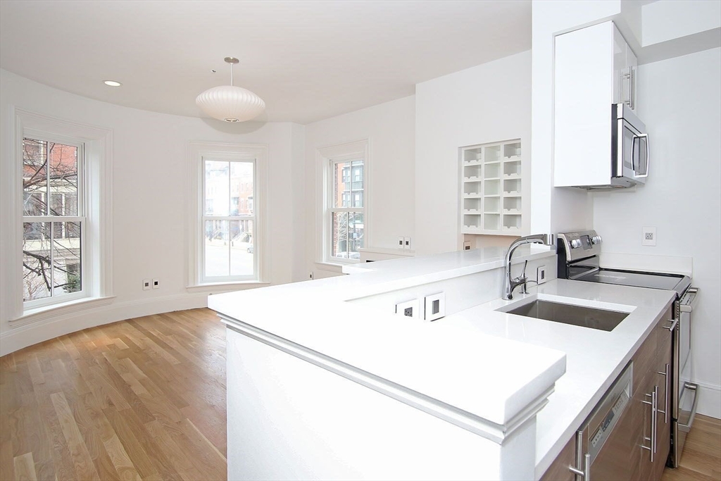 53 Union Park, Unit 1 Boston, MA 02118 - Photo 4 of 14