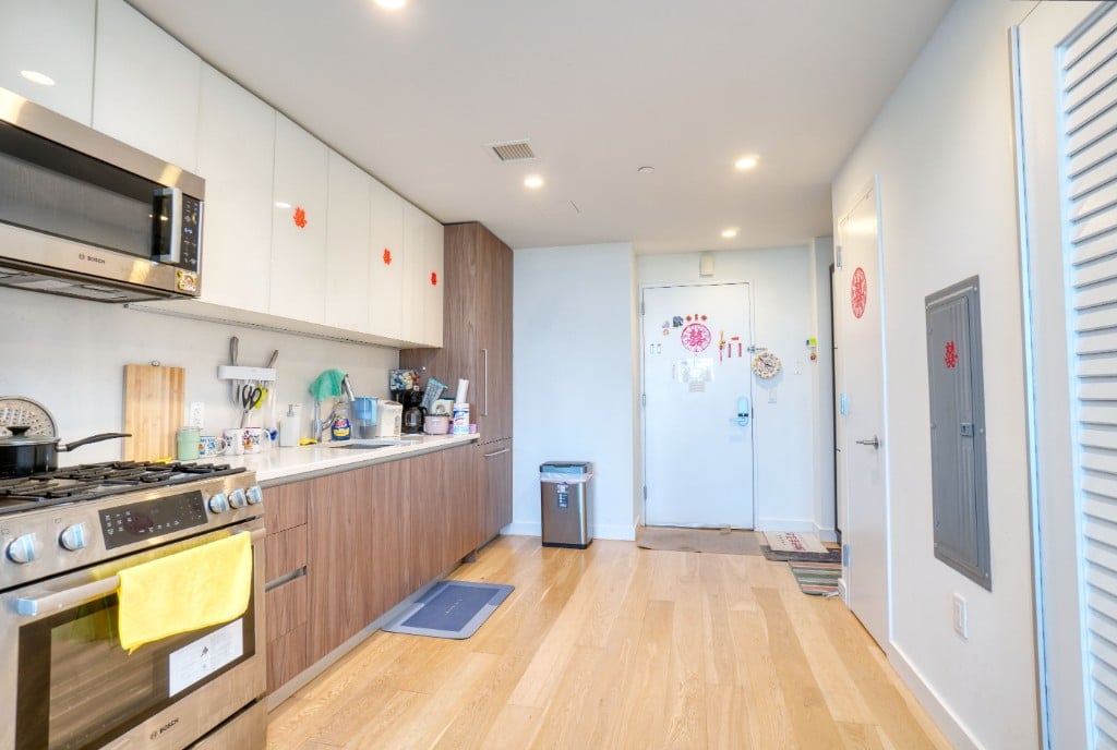 131-01 40 Road, Unit 10W Queens, NY 11354 - Photo 4 of 24 Photo 4