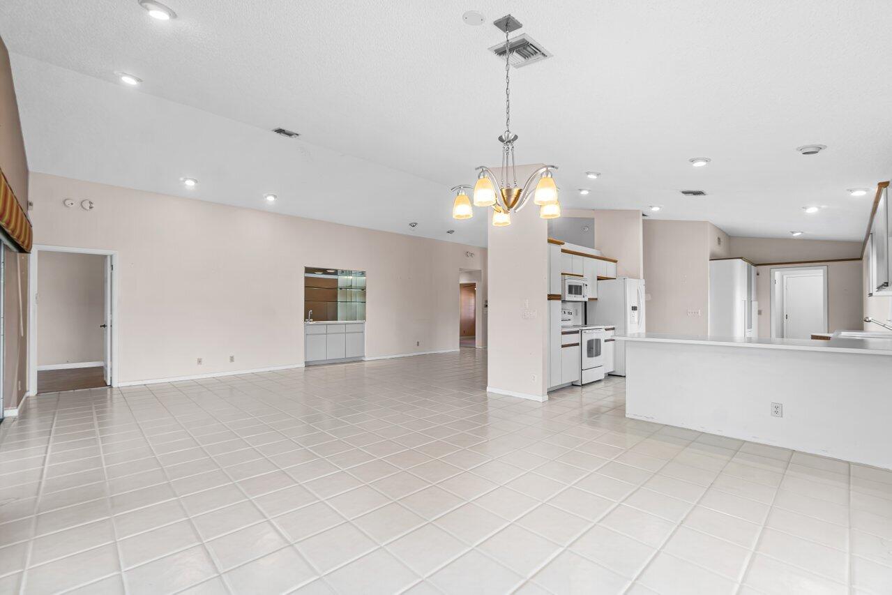 19941 Oslo Court Boca Raton, FL 33434 - Photo 12 of 17 030-19941OsloCourt-BocaRaton-FL-33434-SM