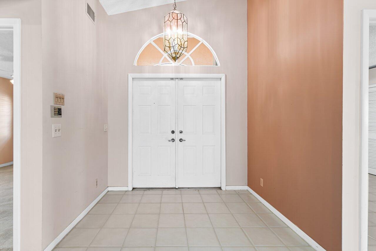 19941 Oslo Court Boca Raton, FL 33434 - Photo 10 of 17 025-19941OsloCourt-BocaRaton-FL-33434-SM