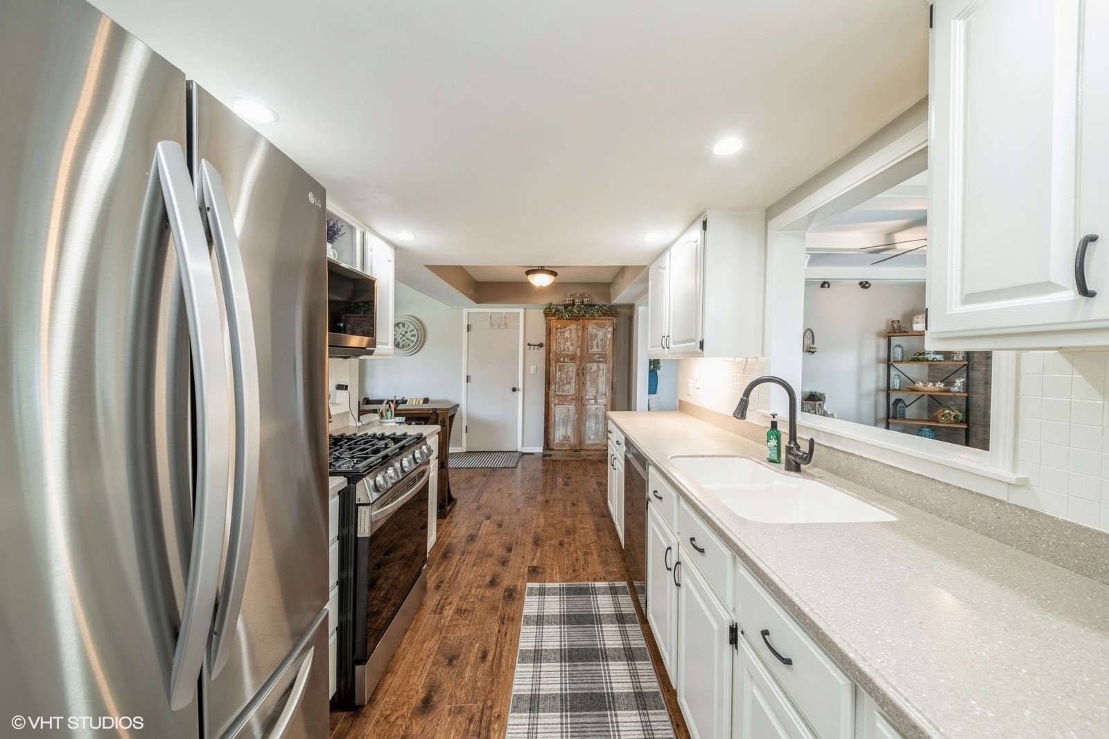 339 Yarmouth Road Elk Grove Village, IL 60007 - Photo 11 of 40 a kitchen with stainless steel appliances a sink stove and refrigerator