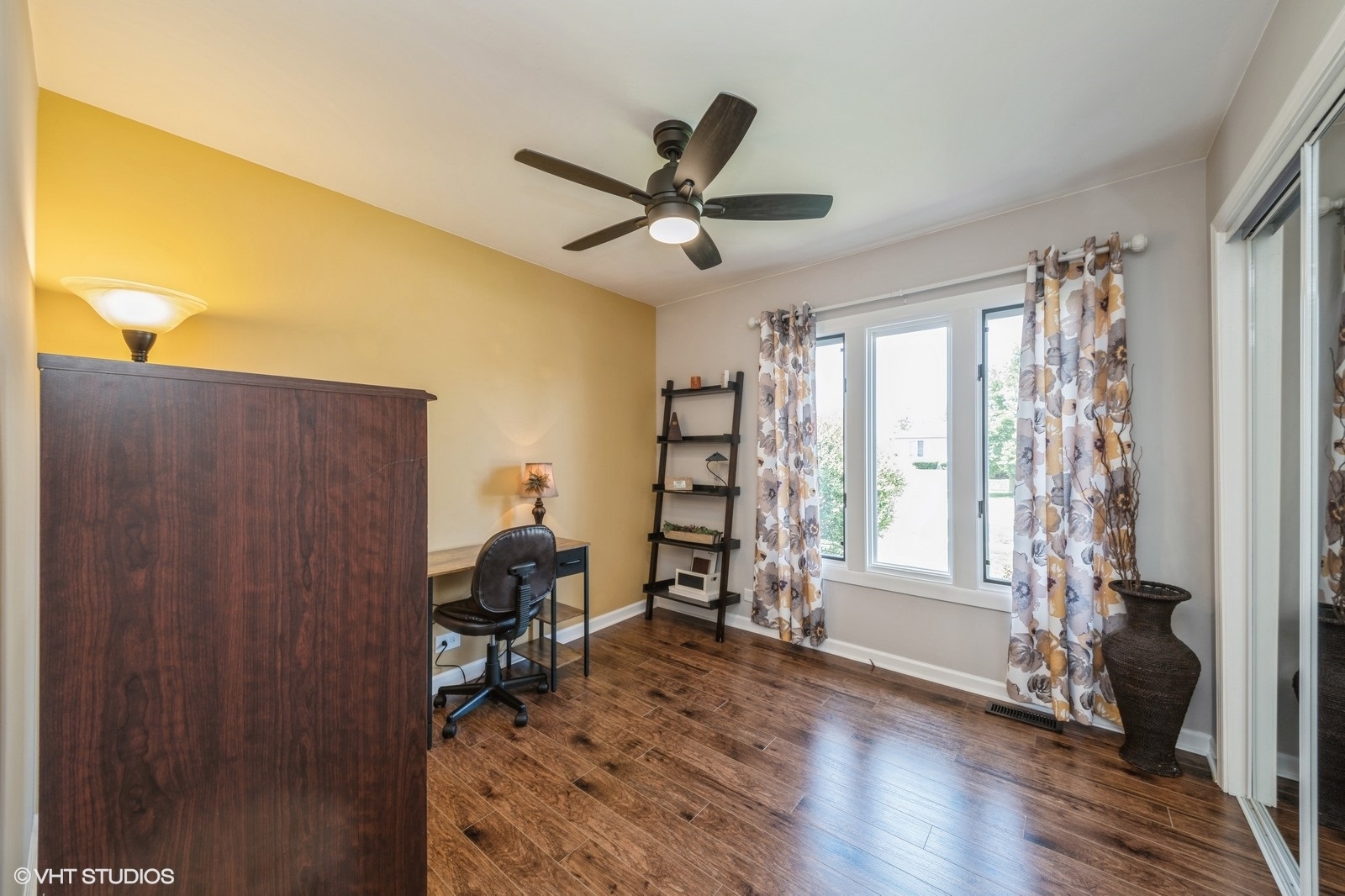 339 Yarmouth Road Elk Grove Village, IL 60007 - Photo 26 of 40 a living room with furniture and a window