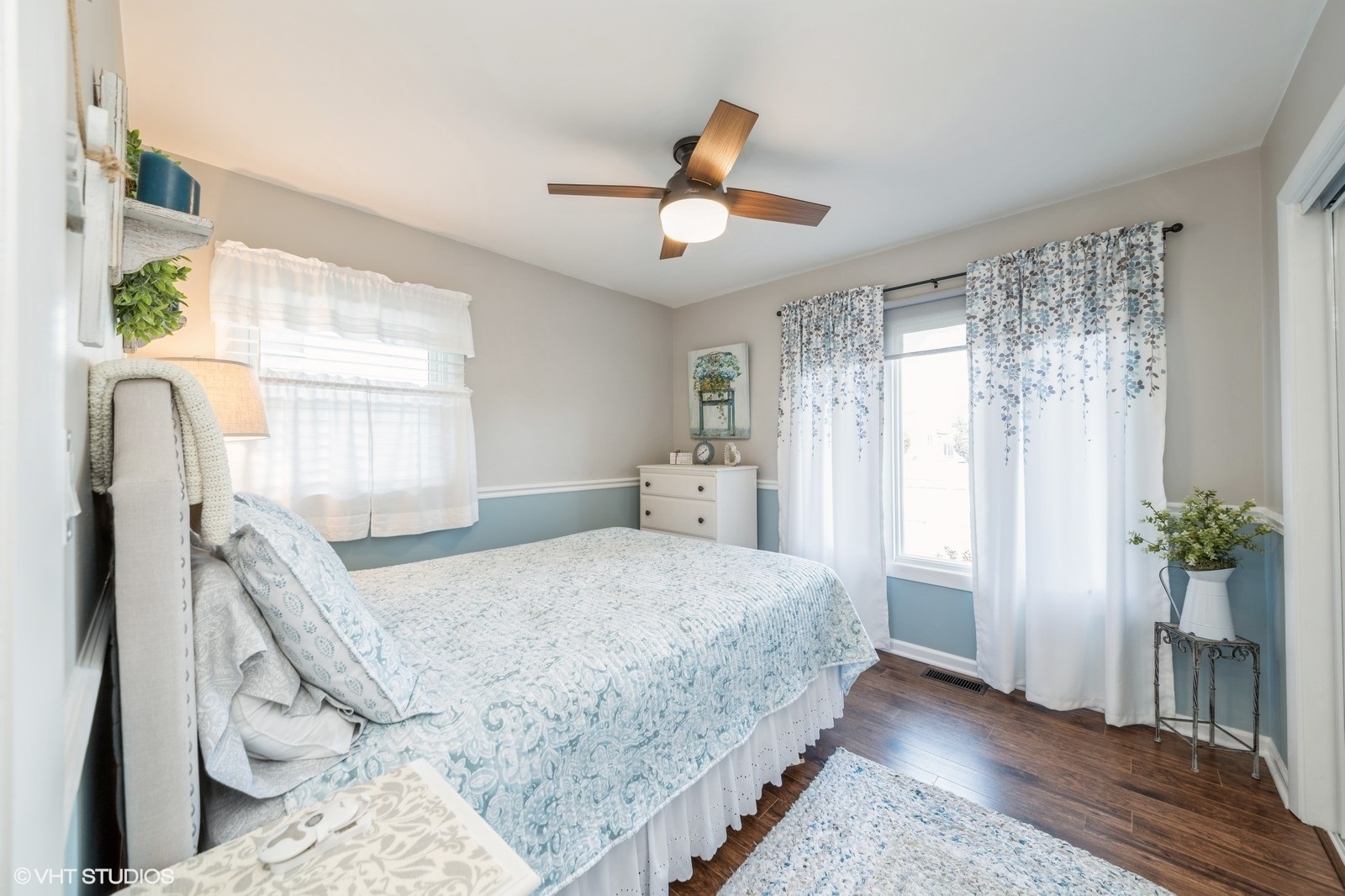 339 Yarmouth Road Elk Grove Village, IL 60007 - Photo 29 of 40 a bedroom with a bed dresser and a window