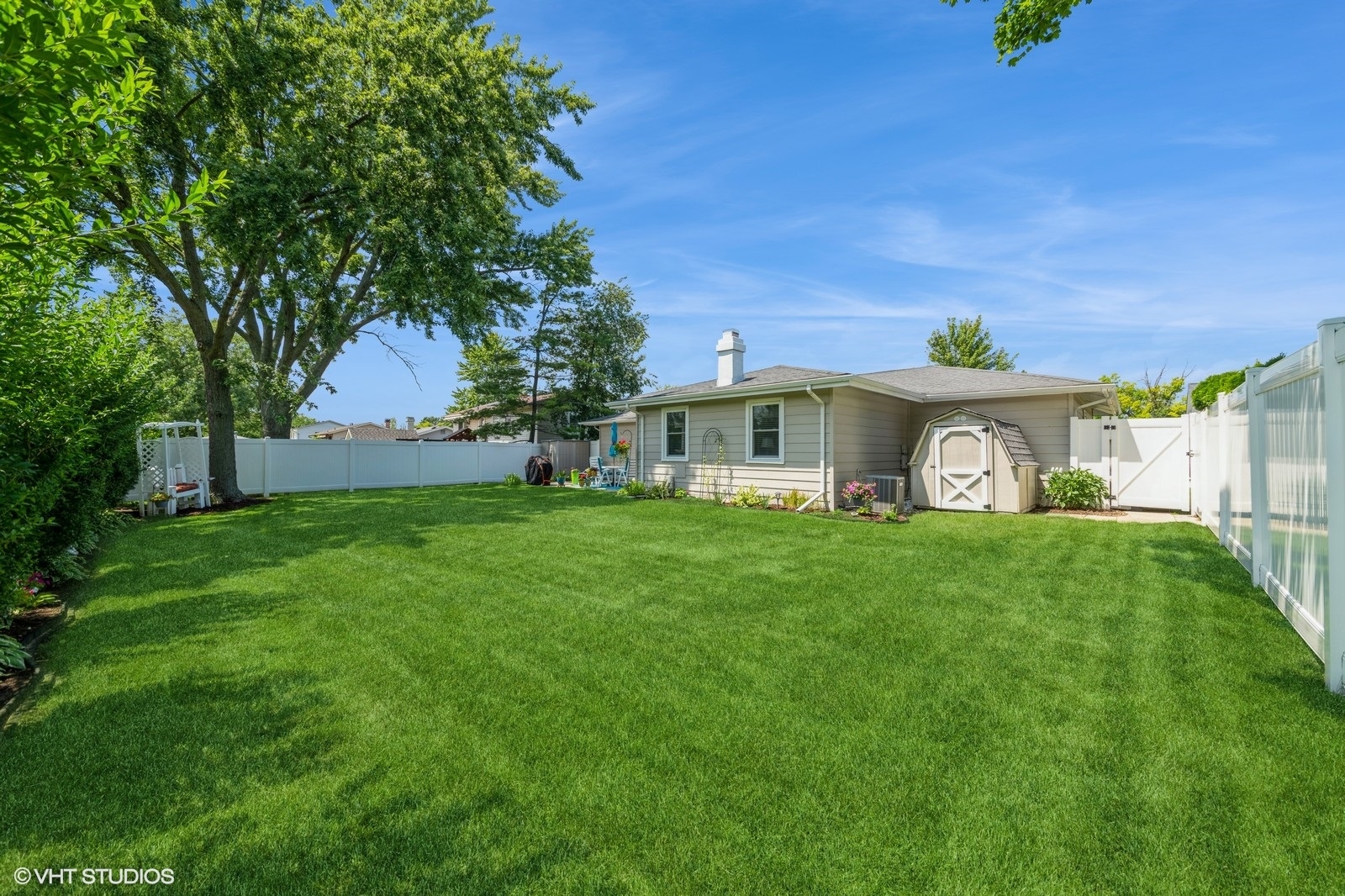 339 Yarmouth Road Elk Grove Village, IL 60007 - Photo 38 of 40 a front view of a house with garden