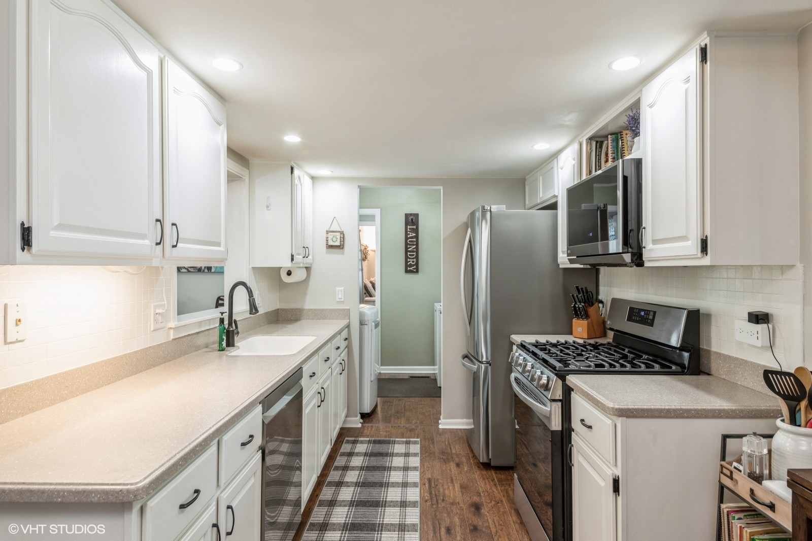 339 Yarmouth Road Elk Grove Village, IL 60007 - Photo 7 of 40 a kitchen with a sink a refrigerator and cabinets