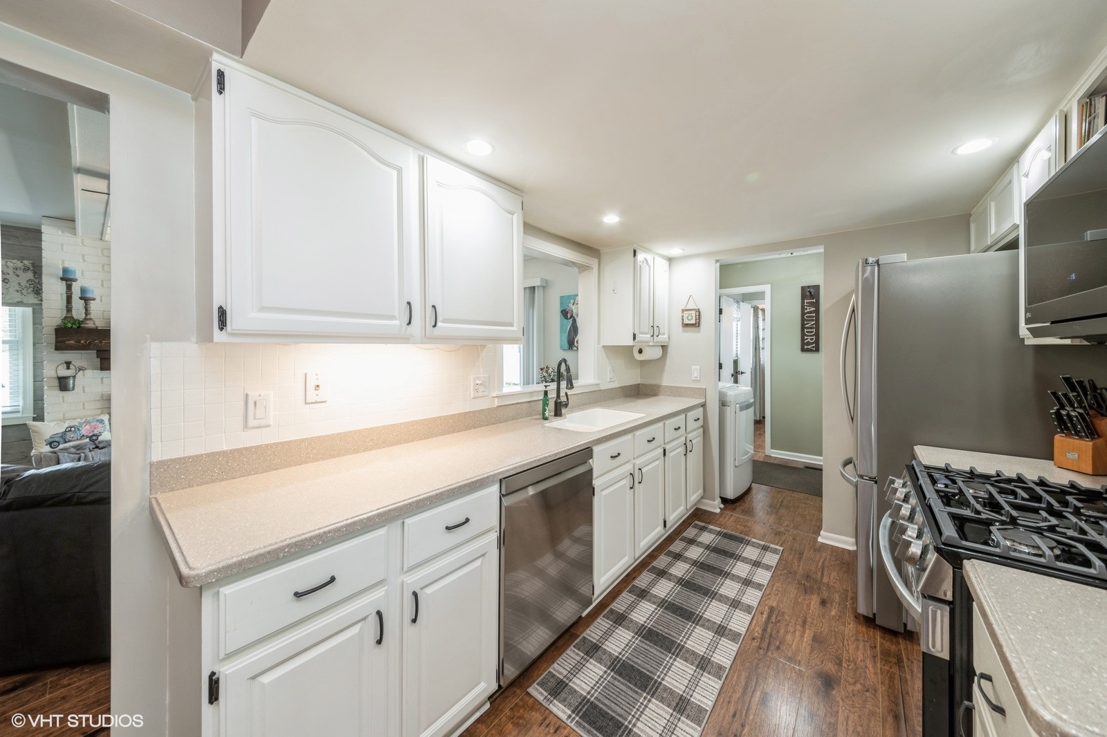 339 Yarmouth Road Elk Grove Village, IL 60007 - Photo 8 of 40 a kitchen with sink cabinets and refrigerator
