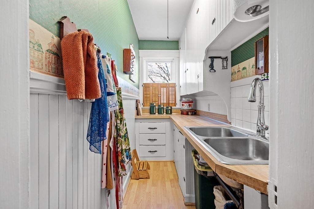 55 Standish Street Worcester, MA 01604 - Photo 9 of 30