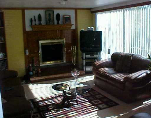 39 Churchill Road Churchill, PA 15235 - Photo 5 of 8 Den/Family/Great Room.