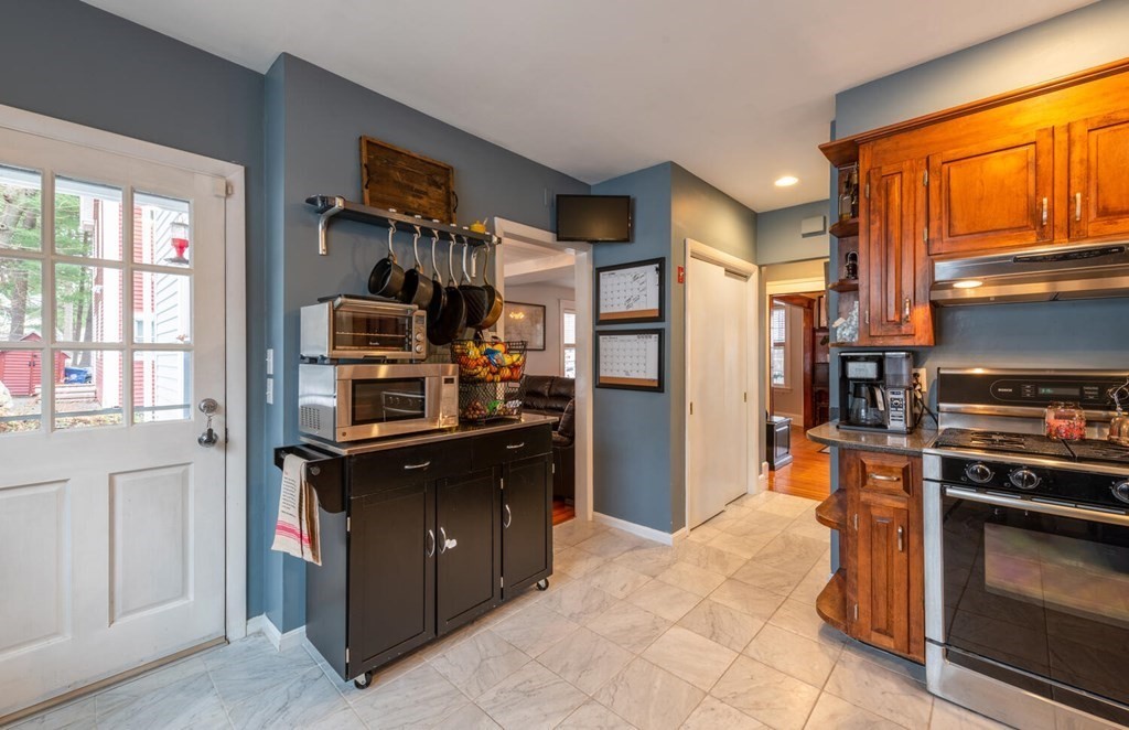 32 Charles Street Wakefield, MA 01880 - Photo 11 of 26
