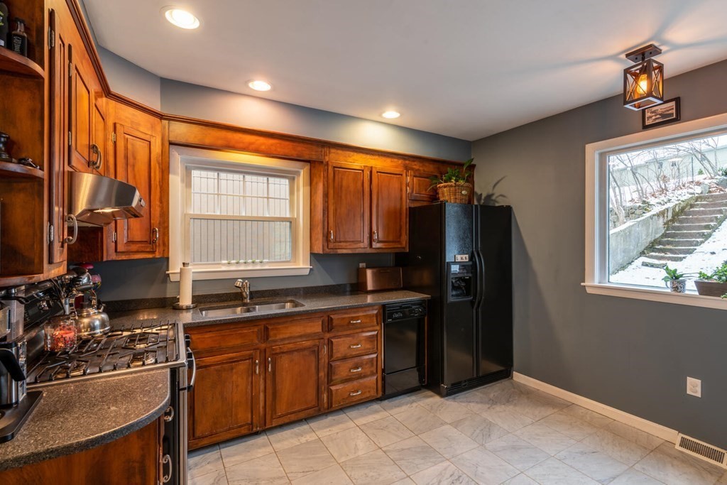32 Charles Street Wakefield, MA 01880 - Photo 9 of 26