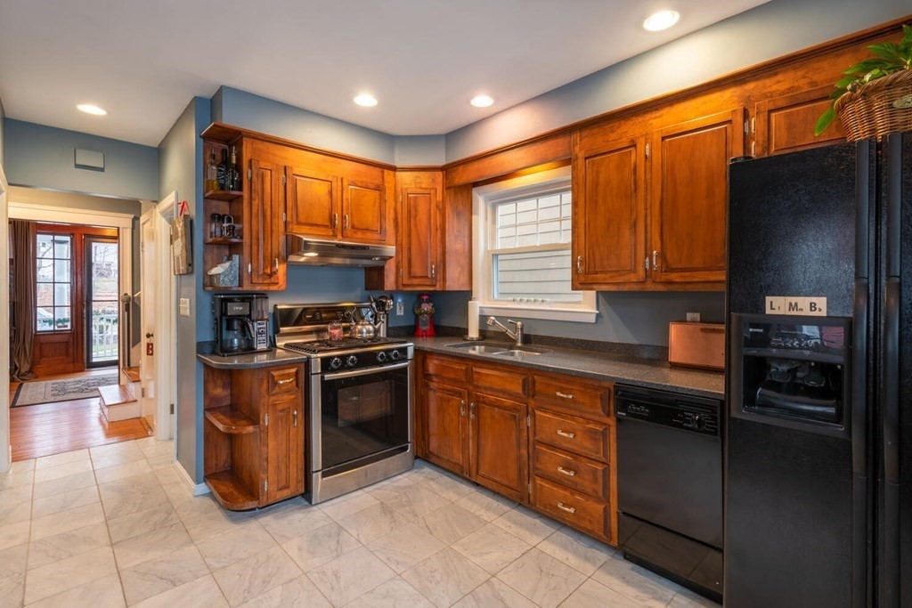 32 Charles Street Wakefield, MA 01880 - Photo 10 of 26