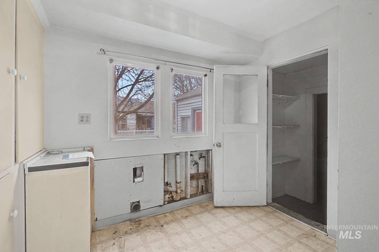 918 Elm Street Clarkston, WA 99403 - Photo 19 of 35 Laundry area featuring light floors