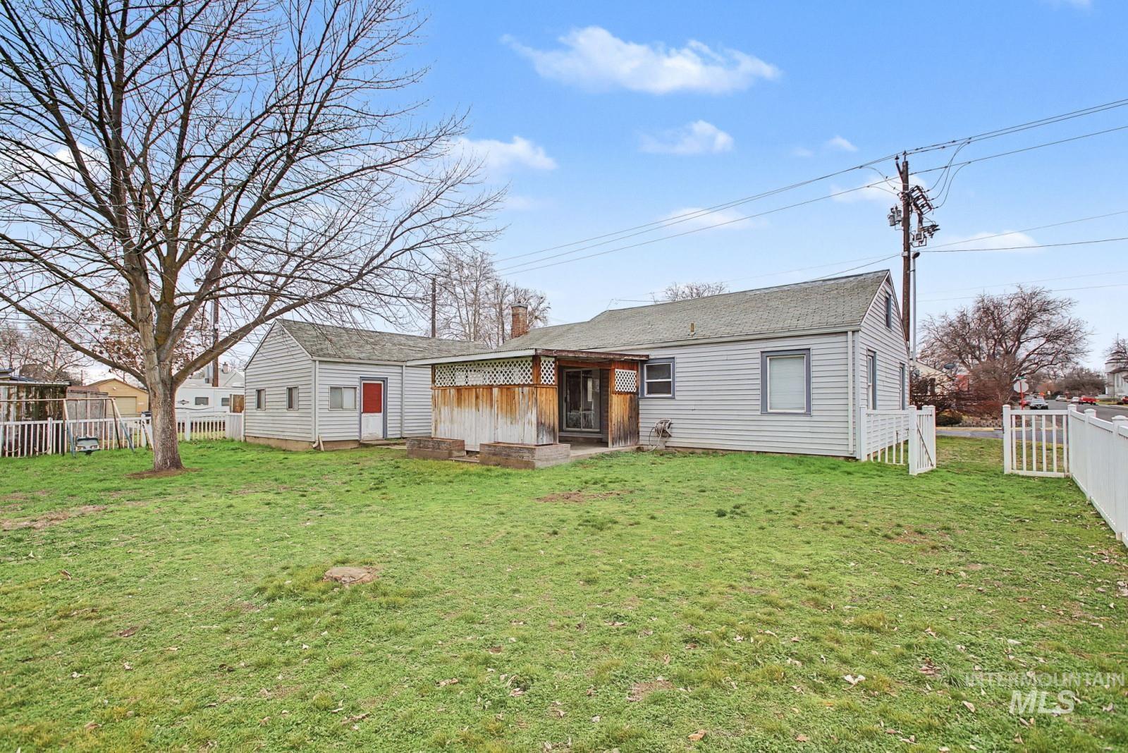 918 Elm Street Clarkston, WA 99403 - Photo 31 of 35 View of front of home with a fenced backyard and roof with shingles