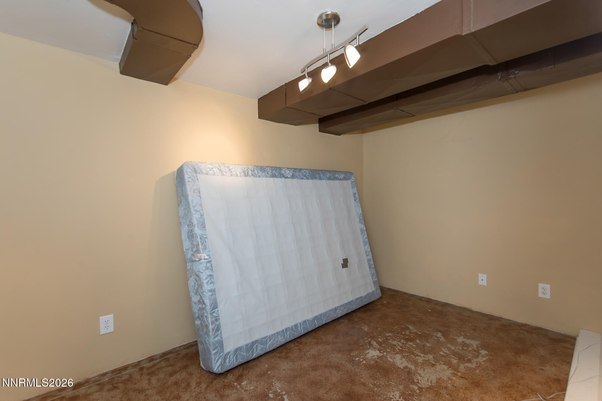 1025 Locust Street Reno, NV 89502 - Photo 14 of 28 an empty room with a ceiling fan