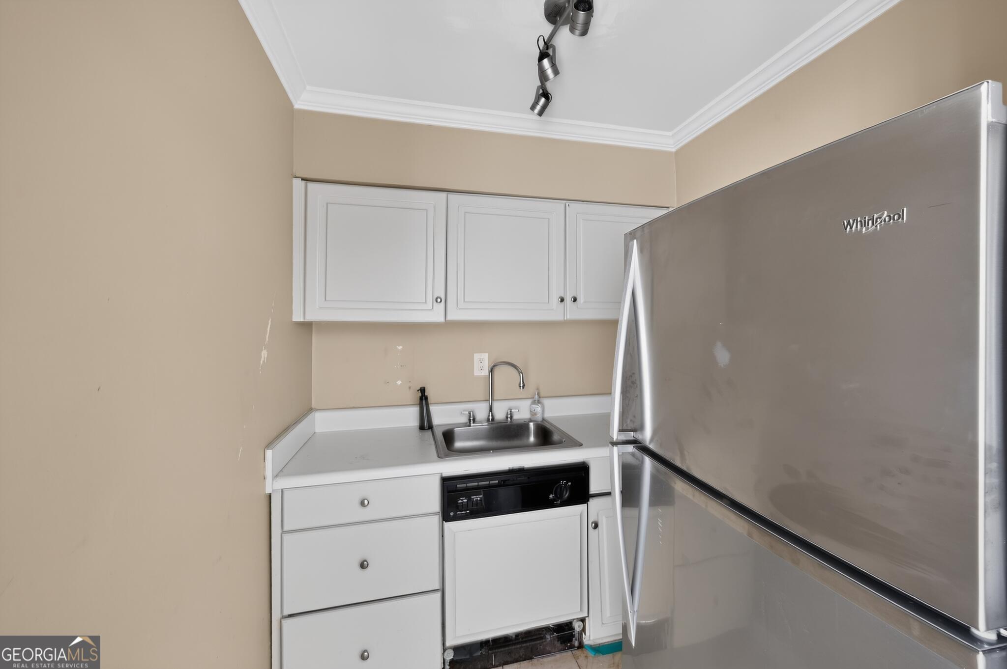 6980 Roswell Road, Unit B11 Sandy Springs, GA 30328 - Photo 14 of 28