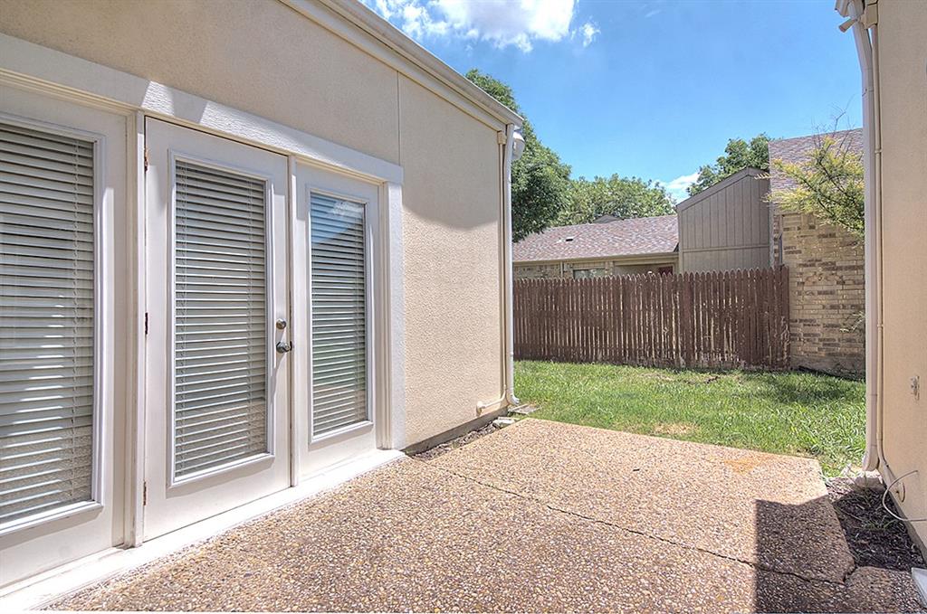 5806 Smoke Glass Trail Dallas, TX 75252 - Photo 32 of 35 a front view of a house having yard