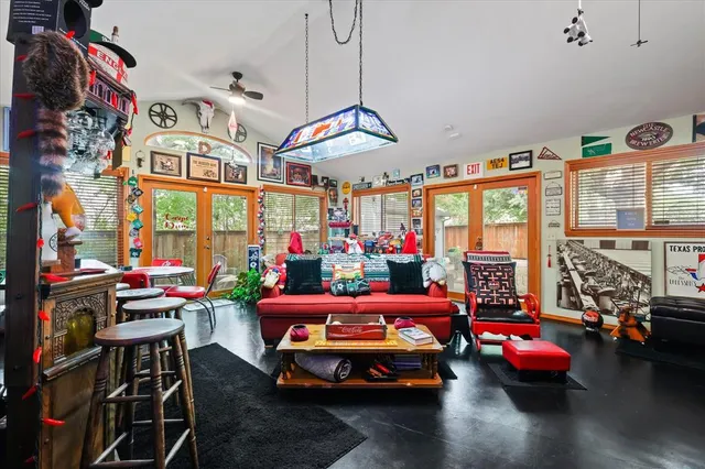 a view of a house with backyard and trees